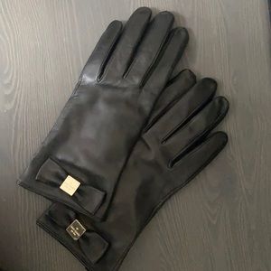 Kate Spade black leather tech gloves with bow detail.